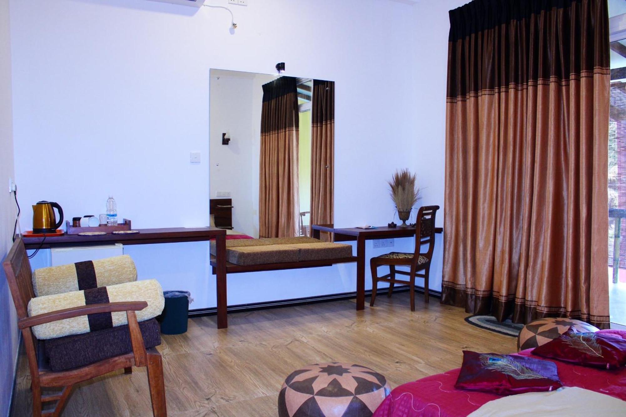 Raj Mahal Inn Wadduwa Exterior photo